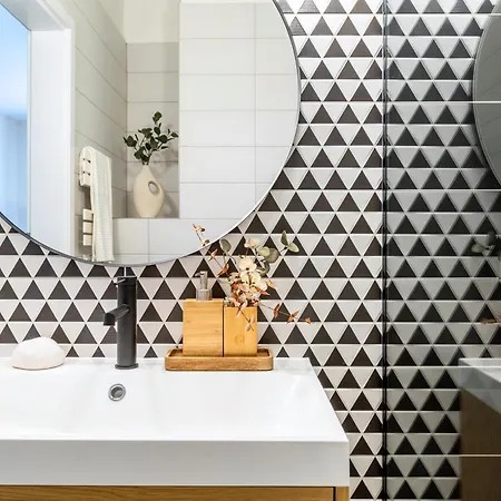 Black And White - Find Your Rhythm Budapeszt